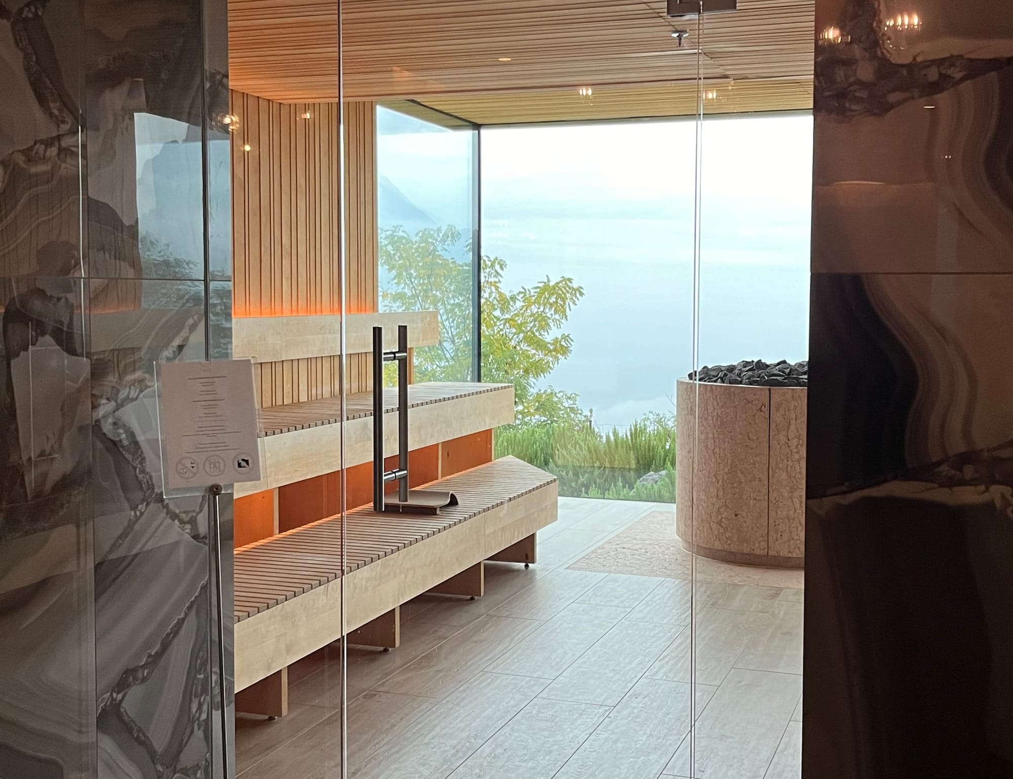 Sauna face au Lac de Garde au Lefay Garda