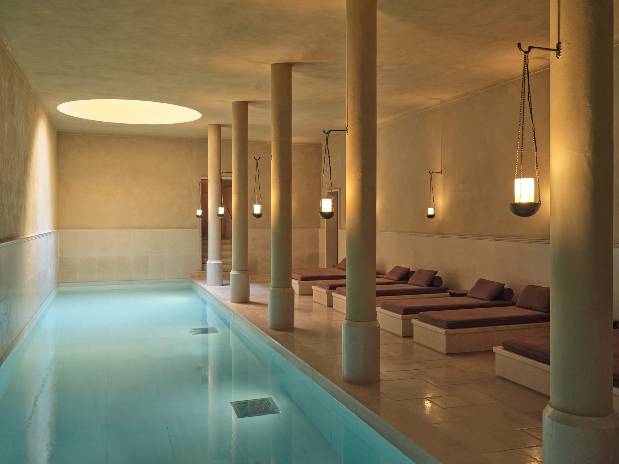 La piscine intérieure des thermes de l'Hôtel du Couvent à Nice